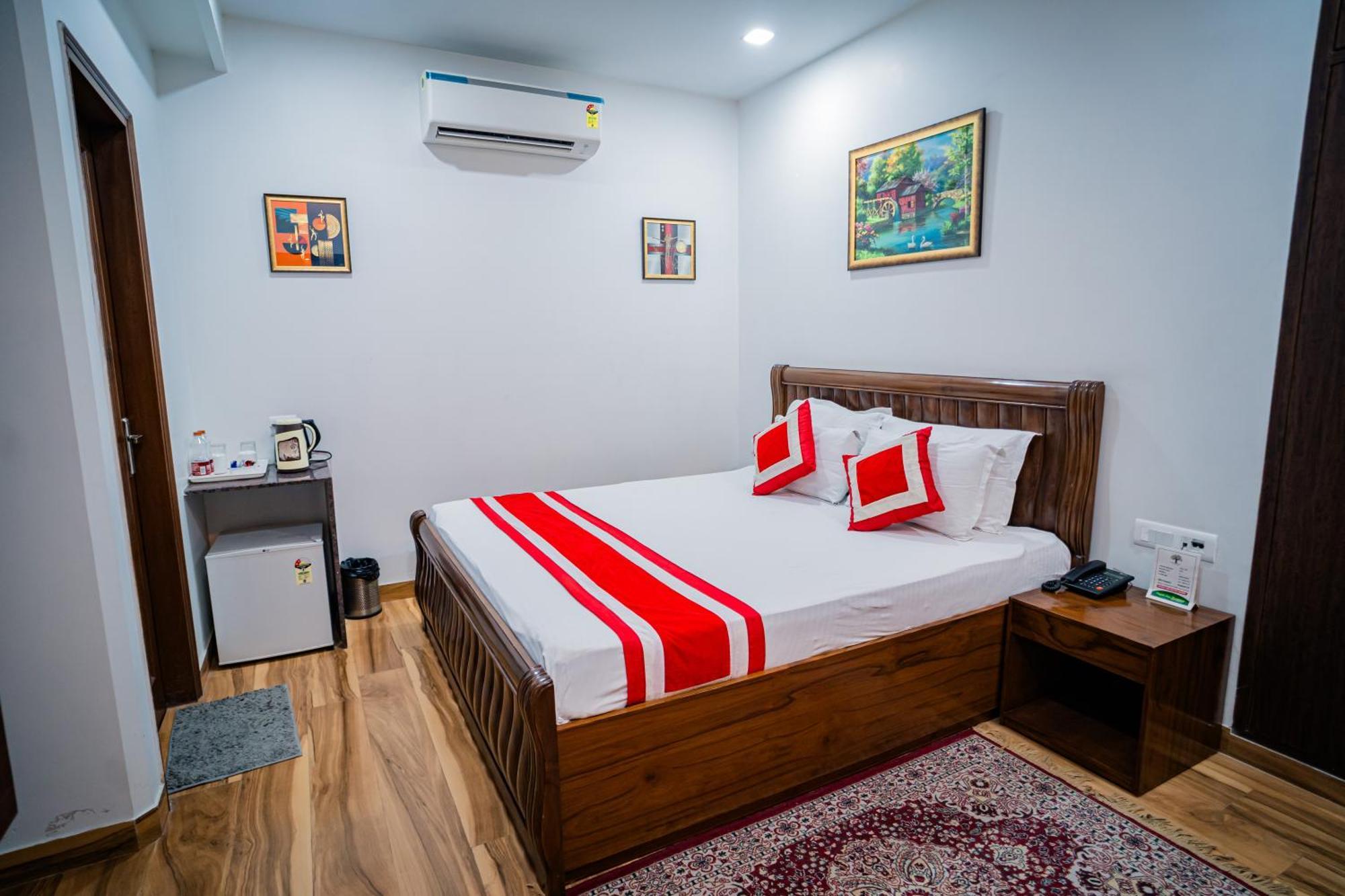 Bed & Breakfast Peepal Tree Residency Near Max Hospital Saket New Delhi