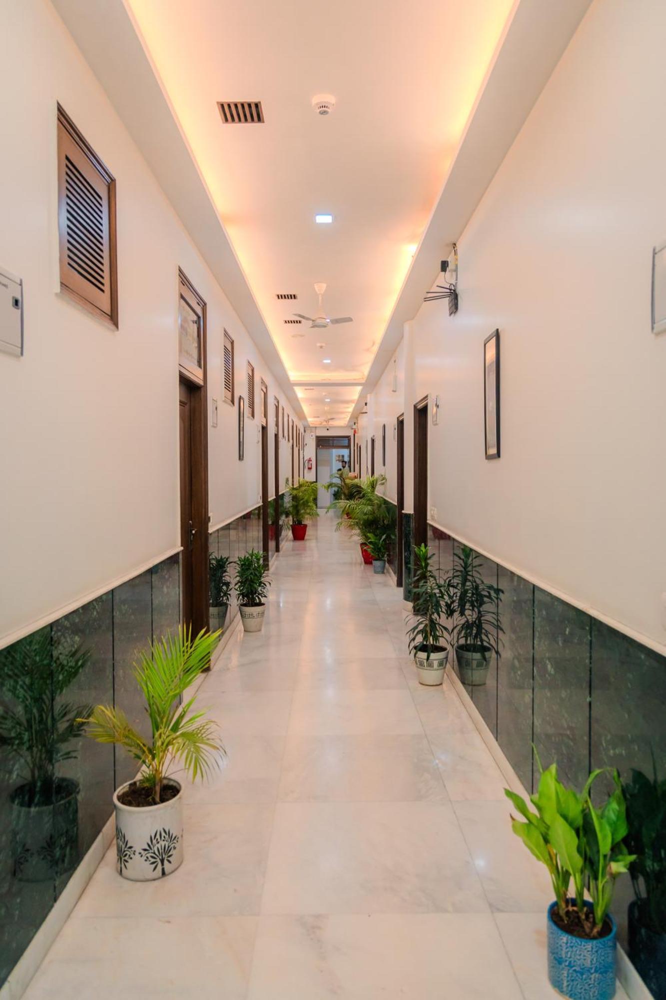 Bed & Breakfast Peepal Tree Residency Near Max Hospital Saket *