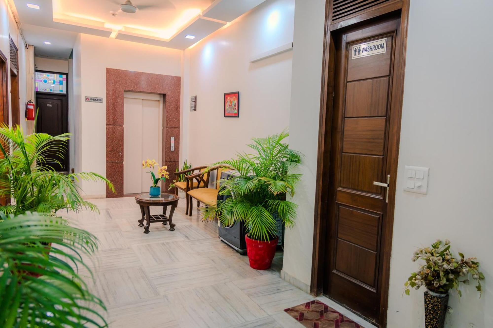 Peepal Tree Residency Near Max Hospital Saket Bed & Breakfast New Delhi