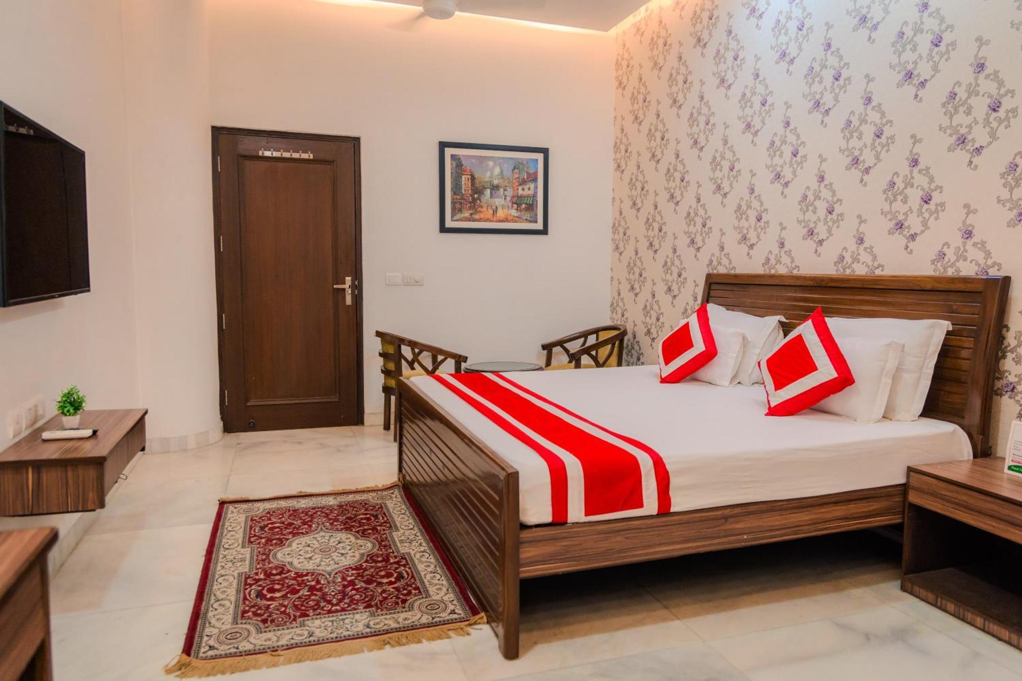 Peepal Tree Residency Near Max Hospital Saket * New Delhi