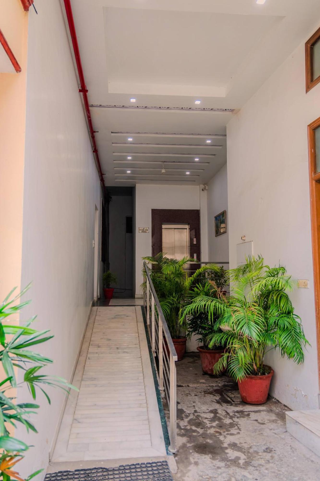 Bed & Breakfast Peepal Tree Residency Near Max Hospital Saket
