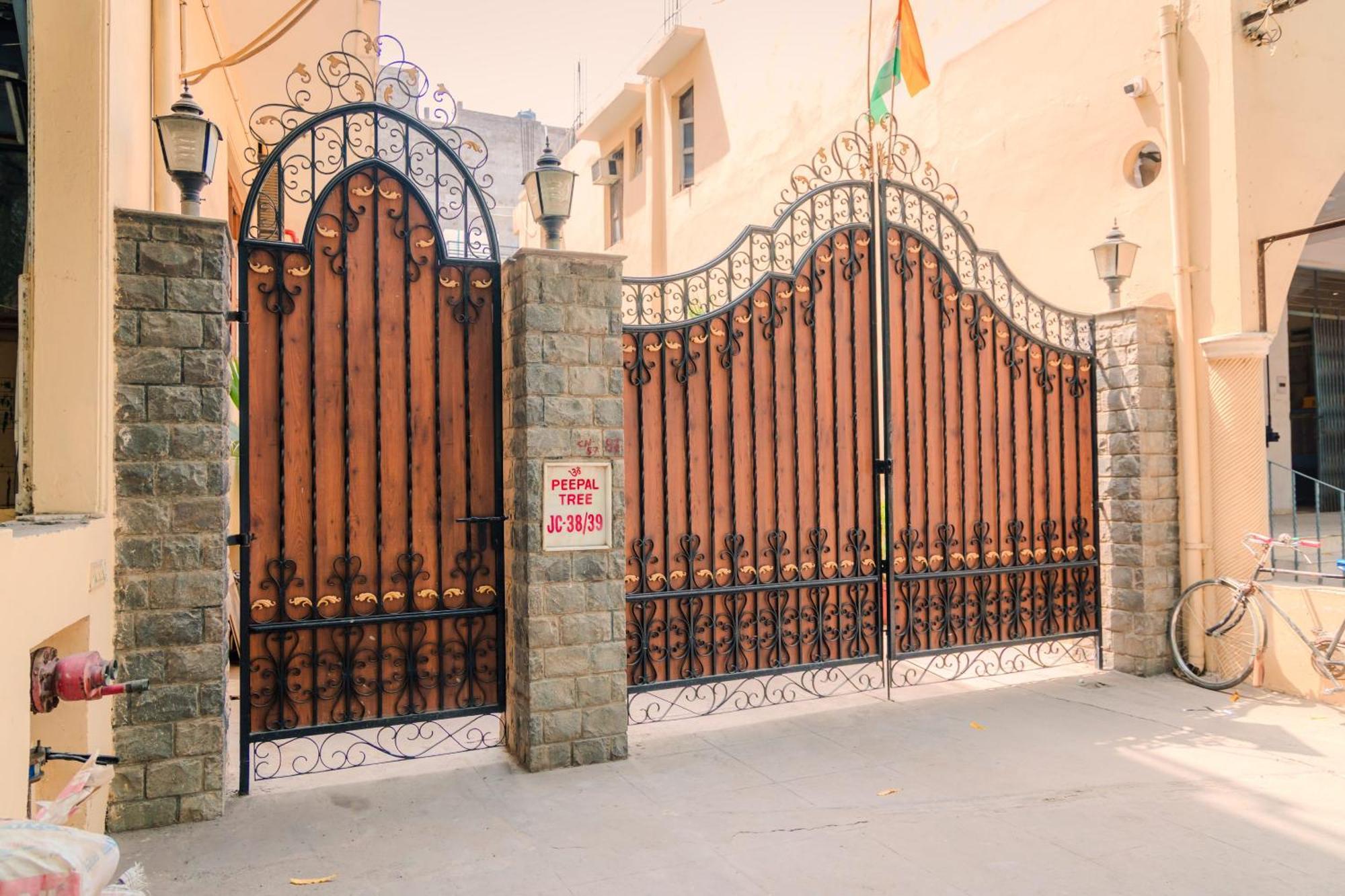 Bed & Breakfast Peepal Tree Residency Near Max Hospital Saket *