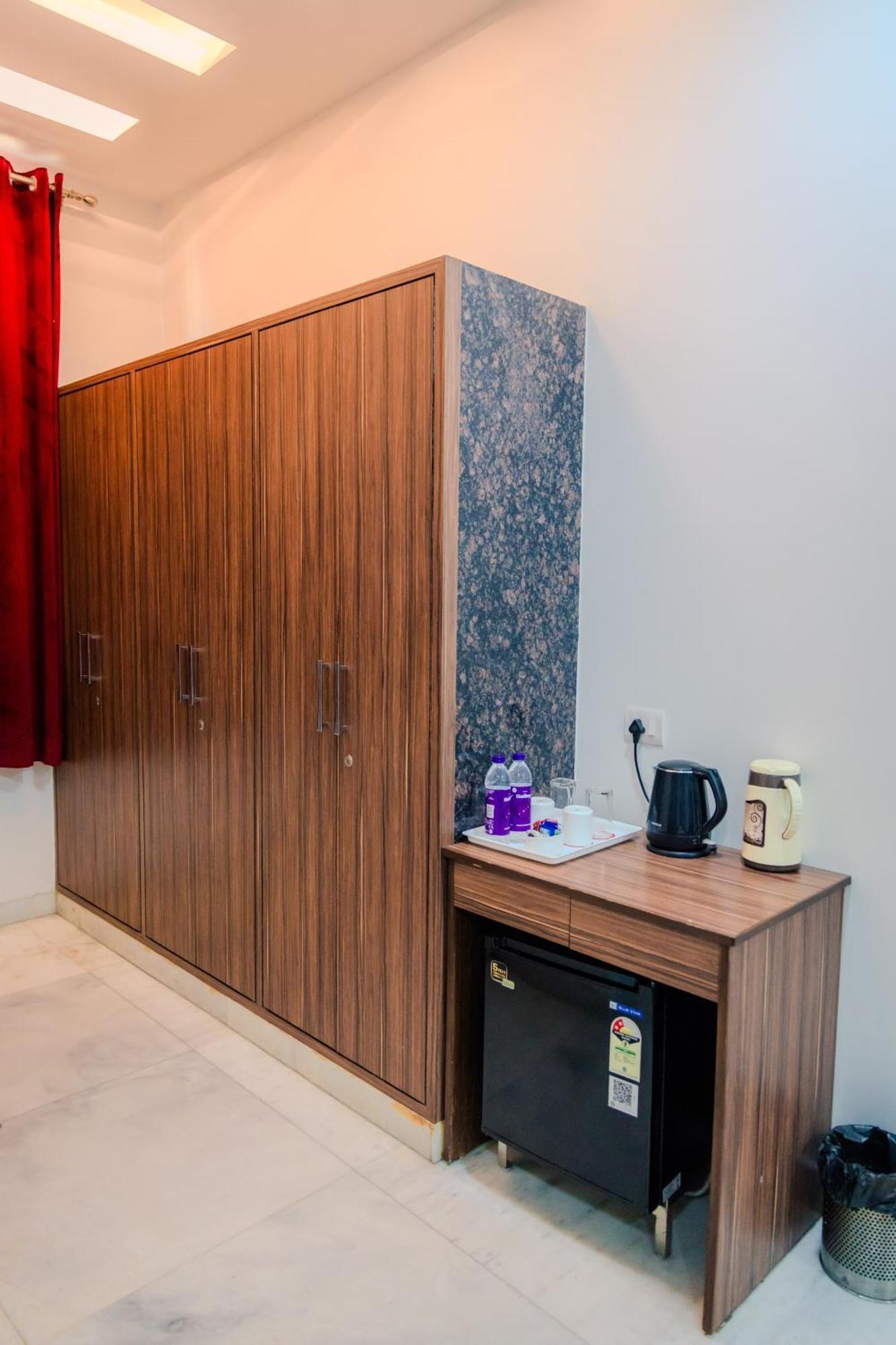 Bed & Breakfast Peepal Tree Residency Near Max Hospital Saket *