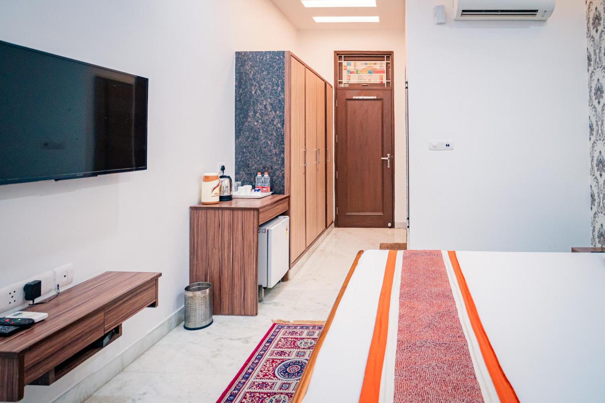 Peepal Tree Residency Near Max Hospital Saket Bed & Breakfast New Delhi