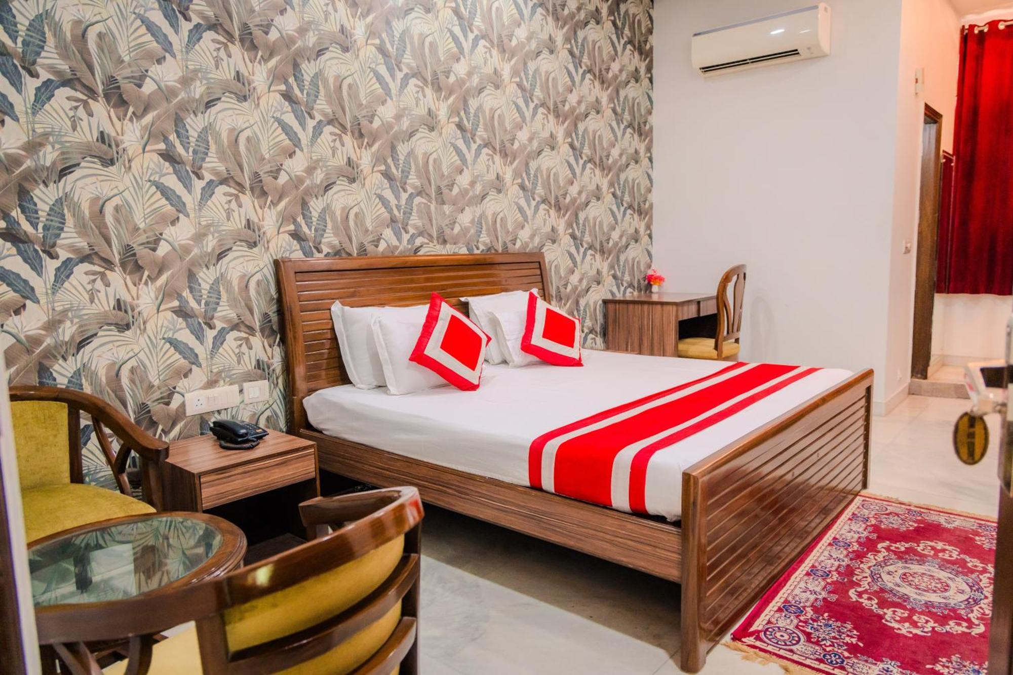 Peepal Tree Residency Near Max Hospital Saket Bed & Breakfast *