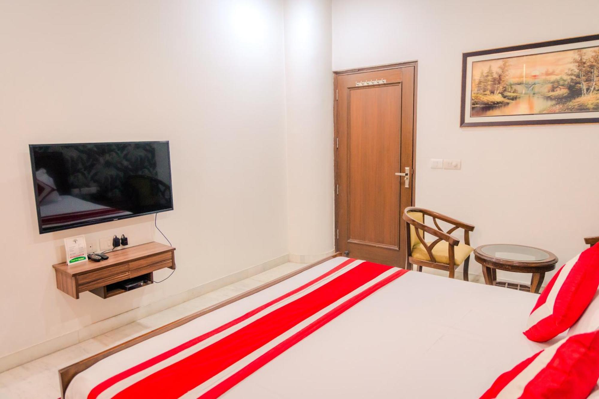 Bed & Breakfast Peepal Tree Residency Near Max Hospital Saket New Delhi