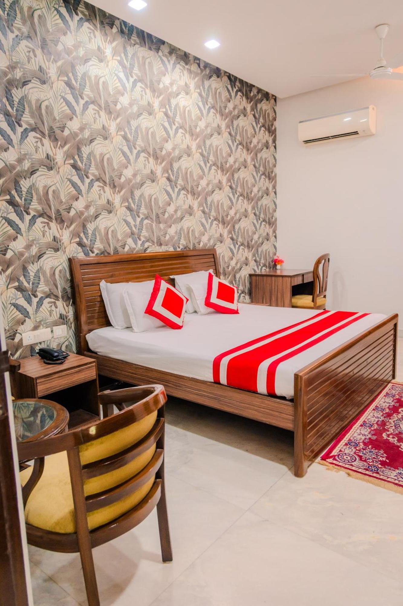 Peepal Tree Residency Near Max Hospital Saket Bed & Breakfast *
