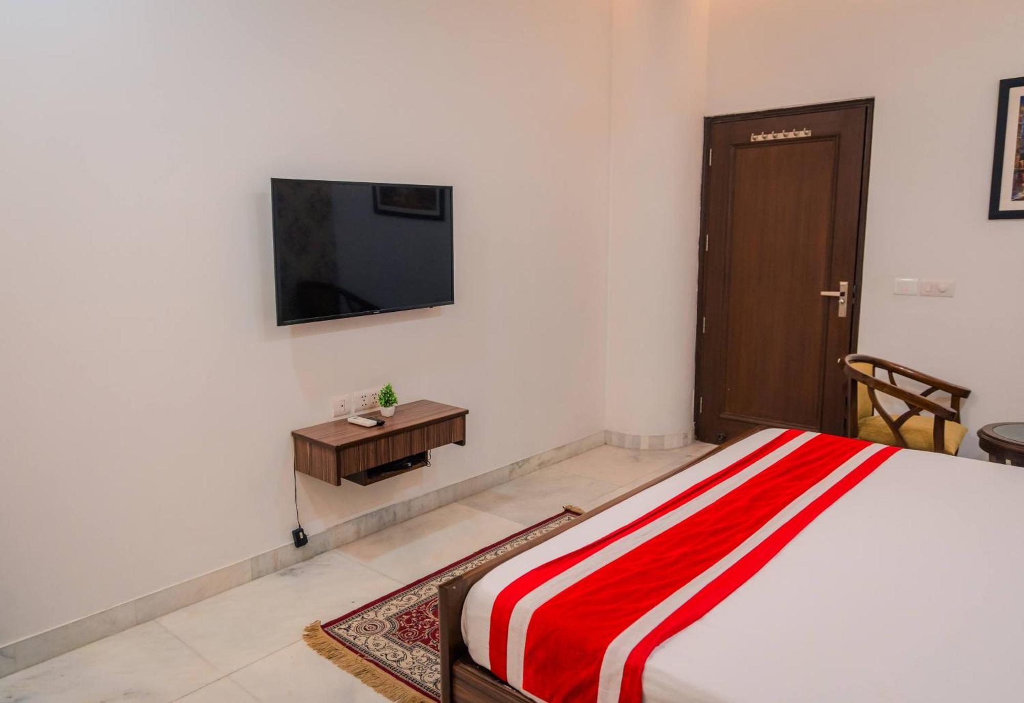 Peepal Tree Residency Near Max Hospital Saket Bed & Breakfast New Delhi