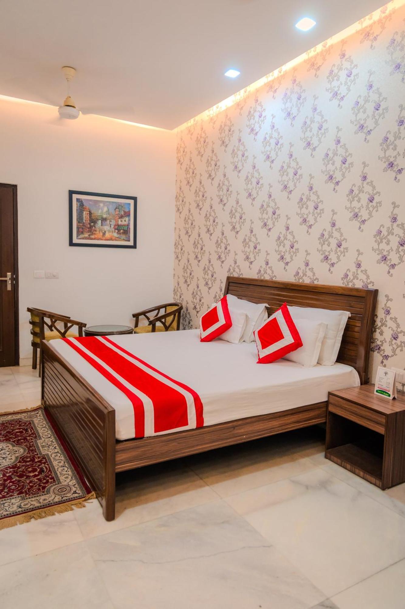Bed & Breakfast Peepal Tree Residency Near Max Hospital Saket