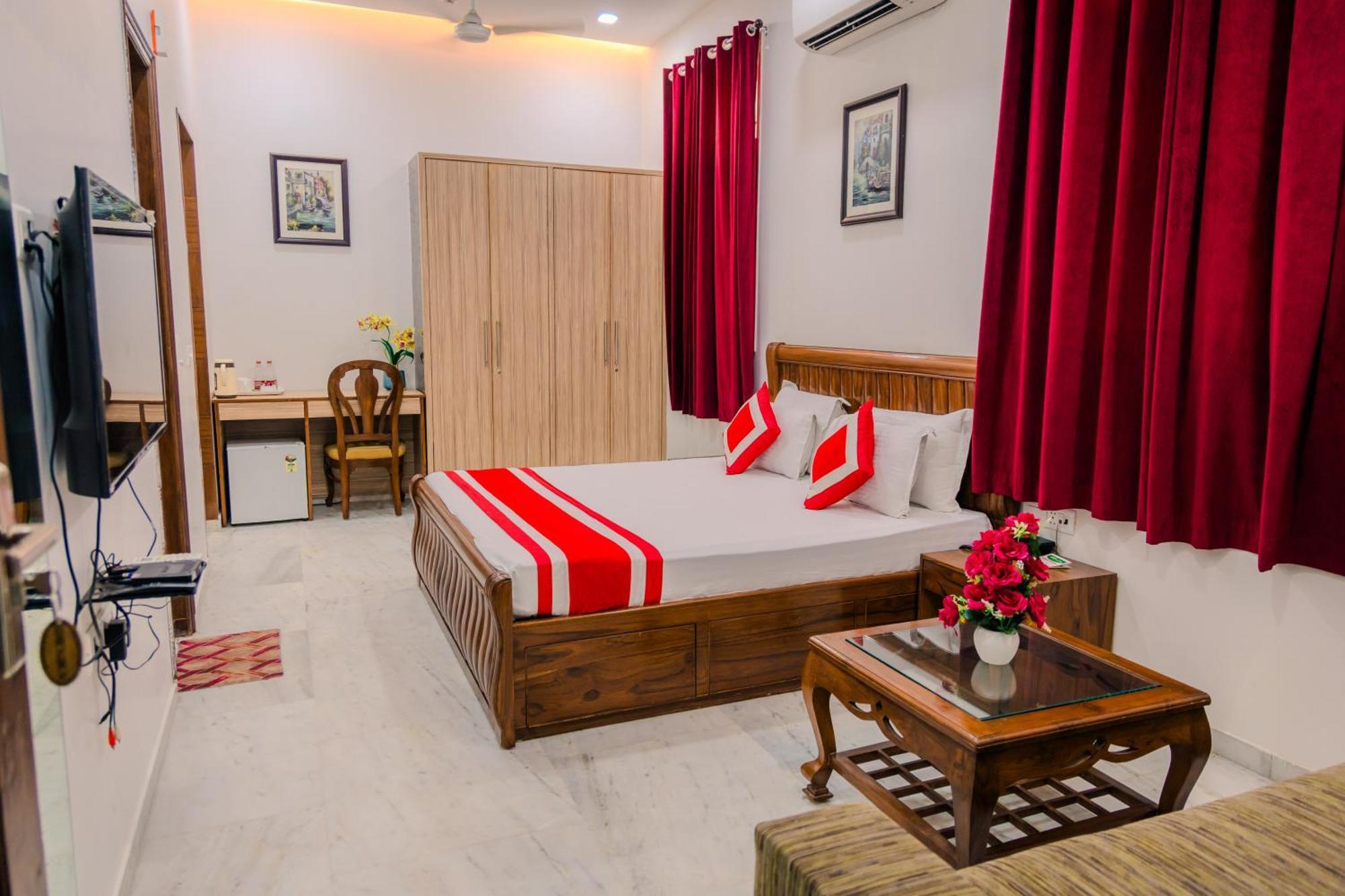 Bed & Breakfast Peepal Tree Residency Near Max Hospital Saket *