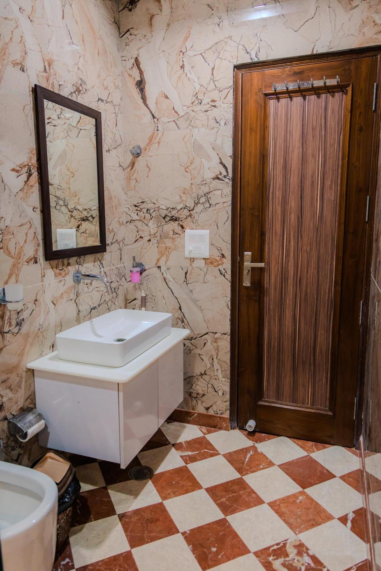 Peepal Tree Residency Near Max Hospital Saket Bed & Breakfast
