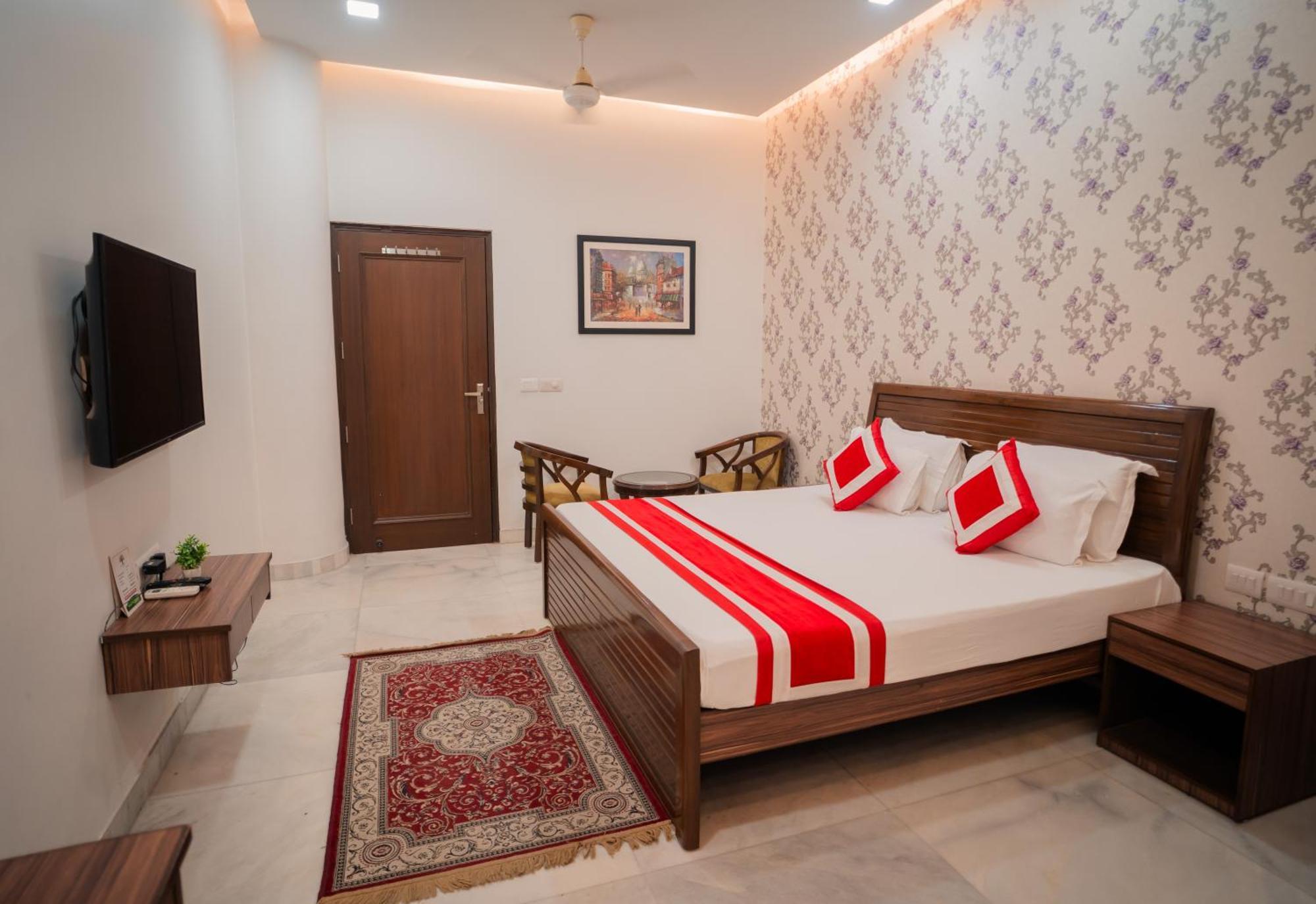 Peepal Tree Residency Near Max Hospital Saket Bed & Breakfast New Delhi
